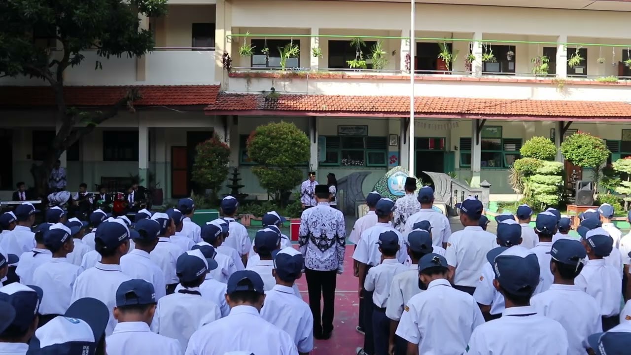 UPACARA HUT GURU SMP N 12 KOTA SURAKARTA