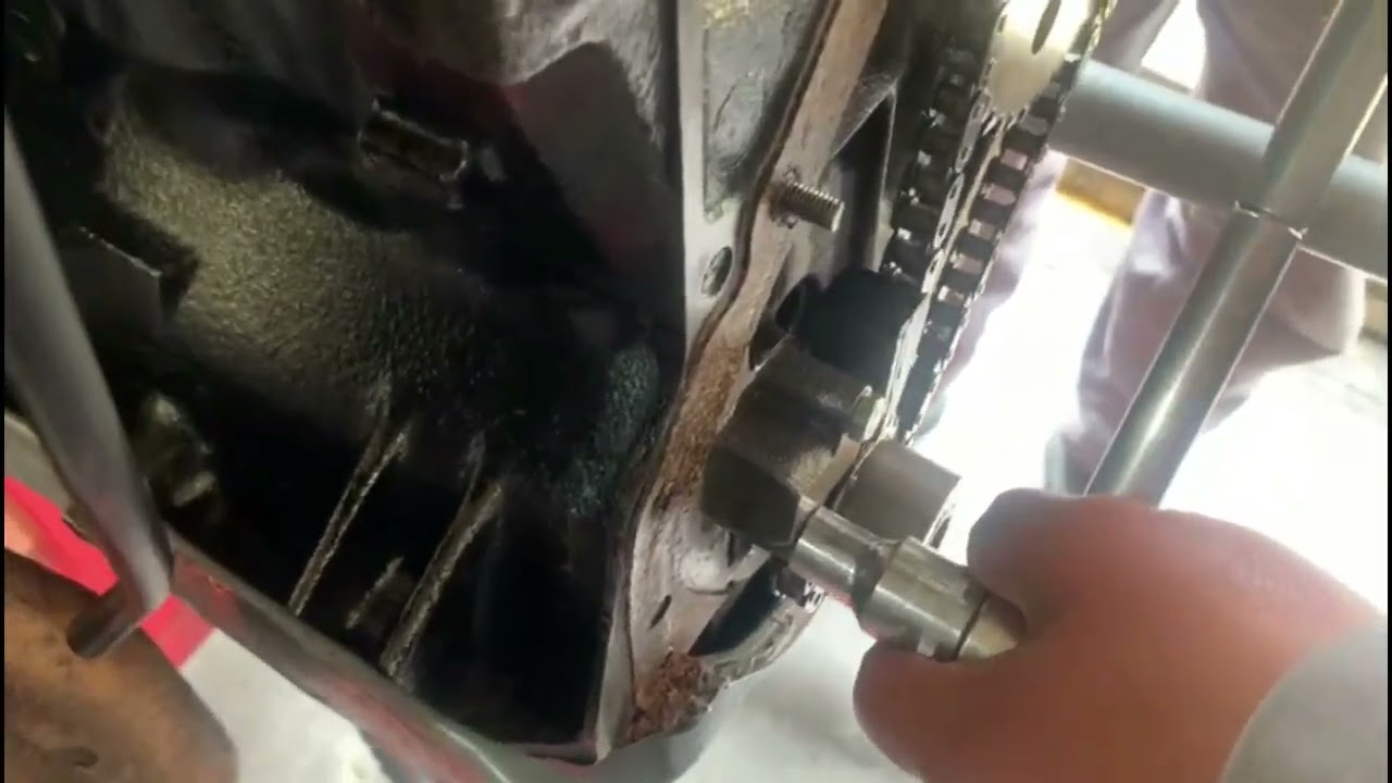 Reparación motor Renault 12/ Los tecnicos
