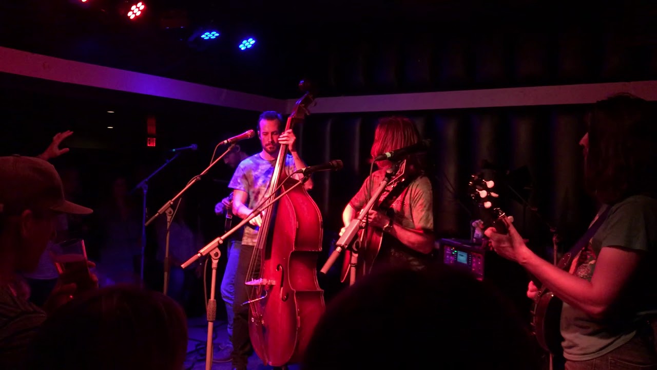 Royal Masat and Billy Strings jam 'Doin Things Right' 10.23.18