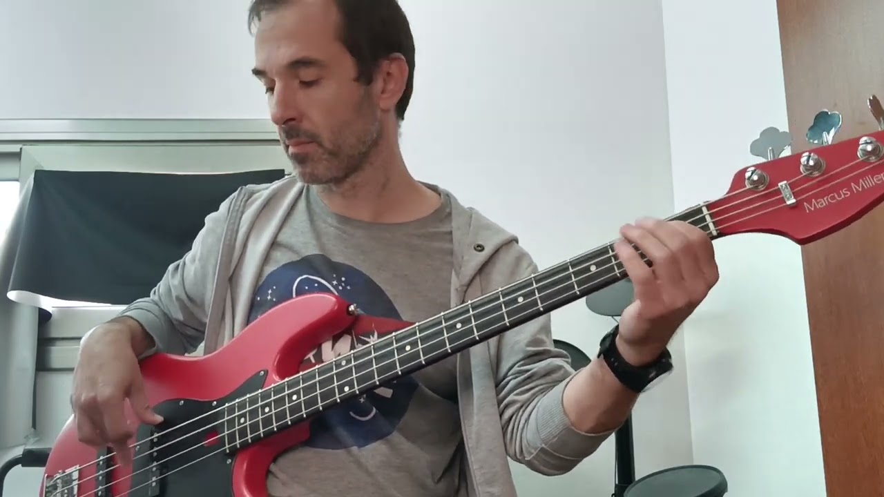 Faith No More - Falling To Pieces (bass cover)