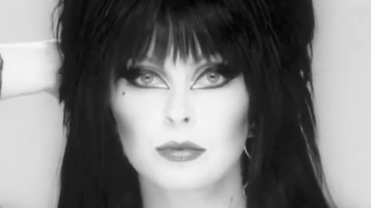 Cassandra Peterson in 'Vampira The Movie'