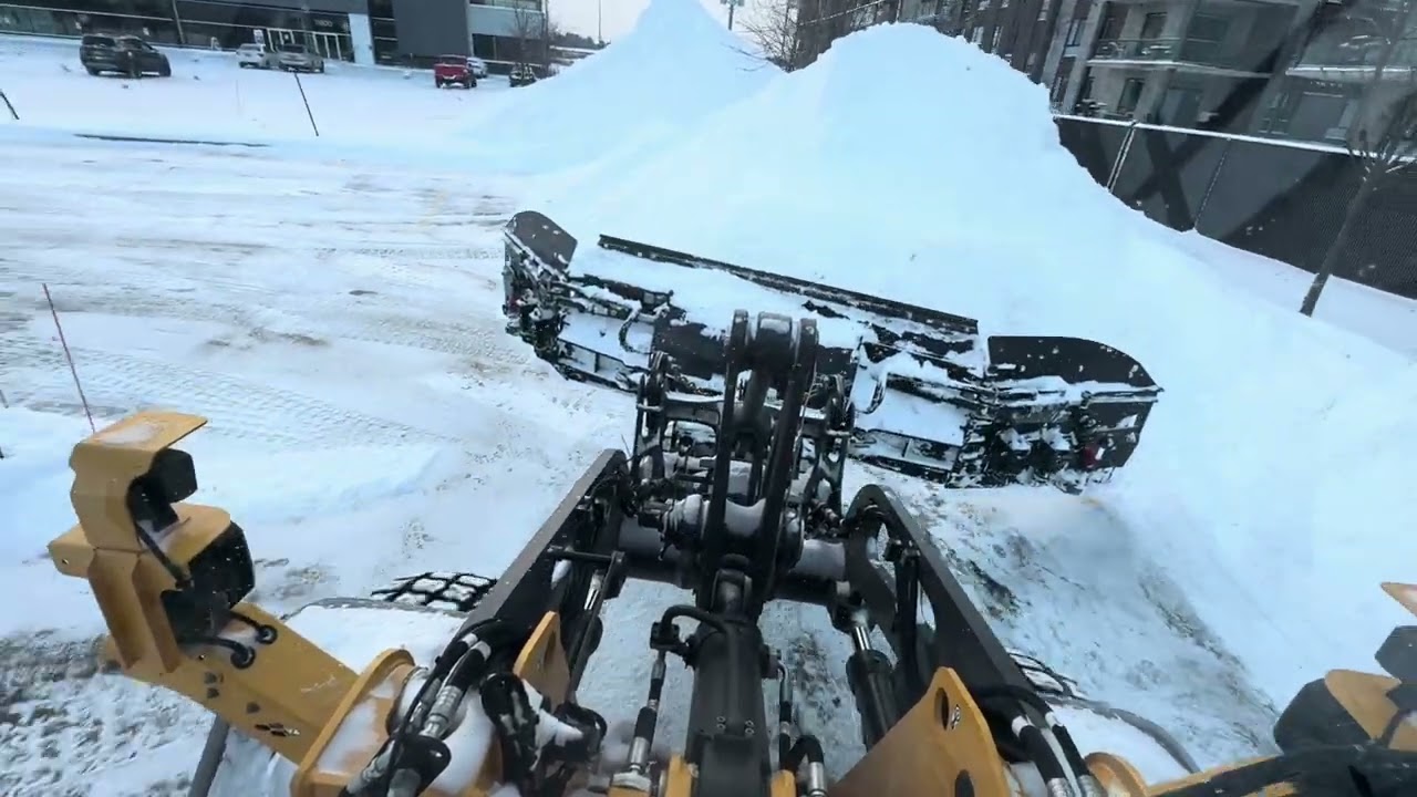 ** Snow Plowing / commercial outlet ** VOLVO L70H W/ 10'-22' Wing Plow