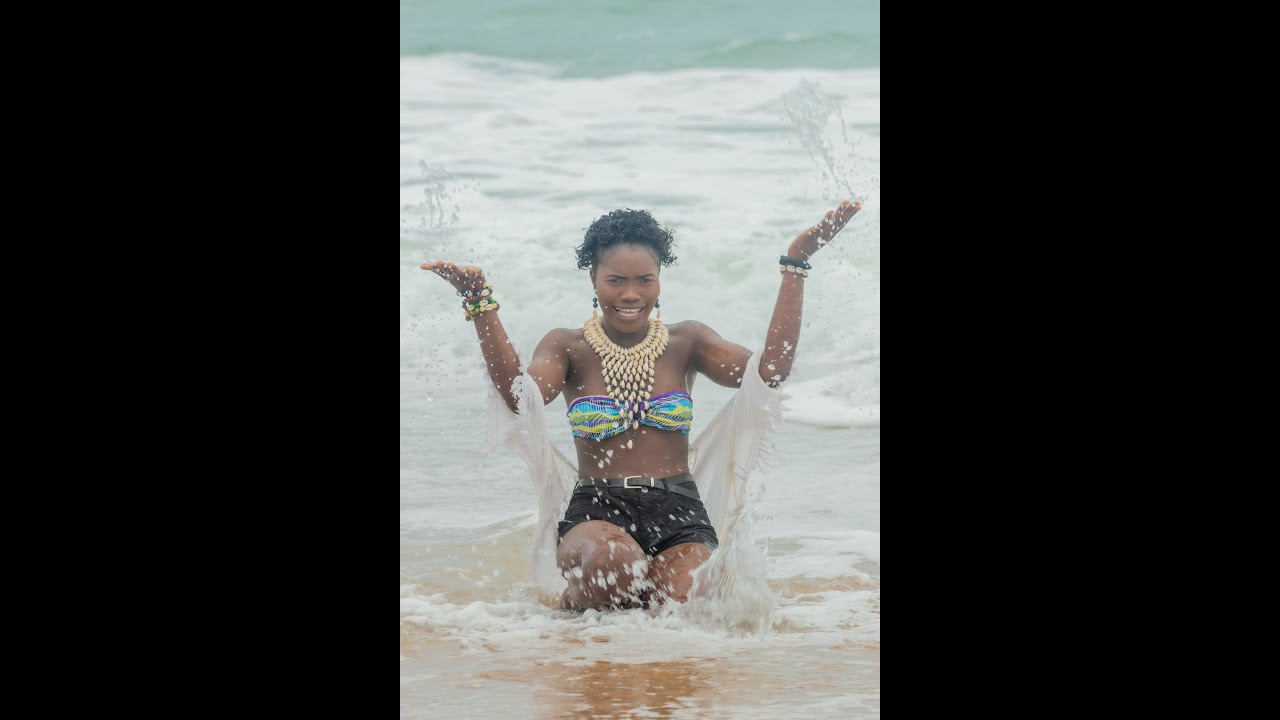 VERNISSAGE AFRICA CAURIS (making off cauris)