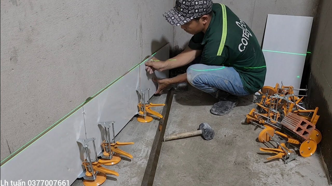 6 tiếng ốp 25 mét tường gạch mosaic và hộp kỹ thuật hoàn thiện 1 cái toilet chuẩn