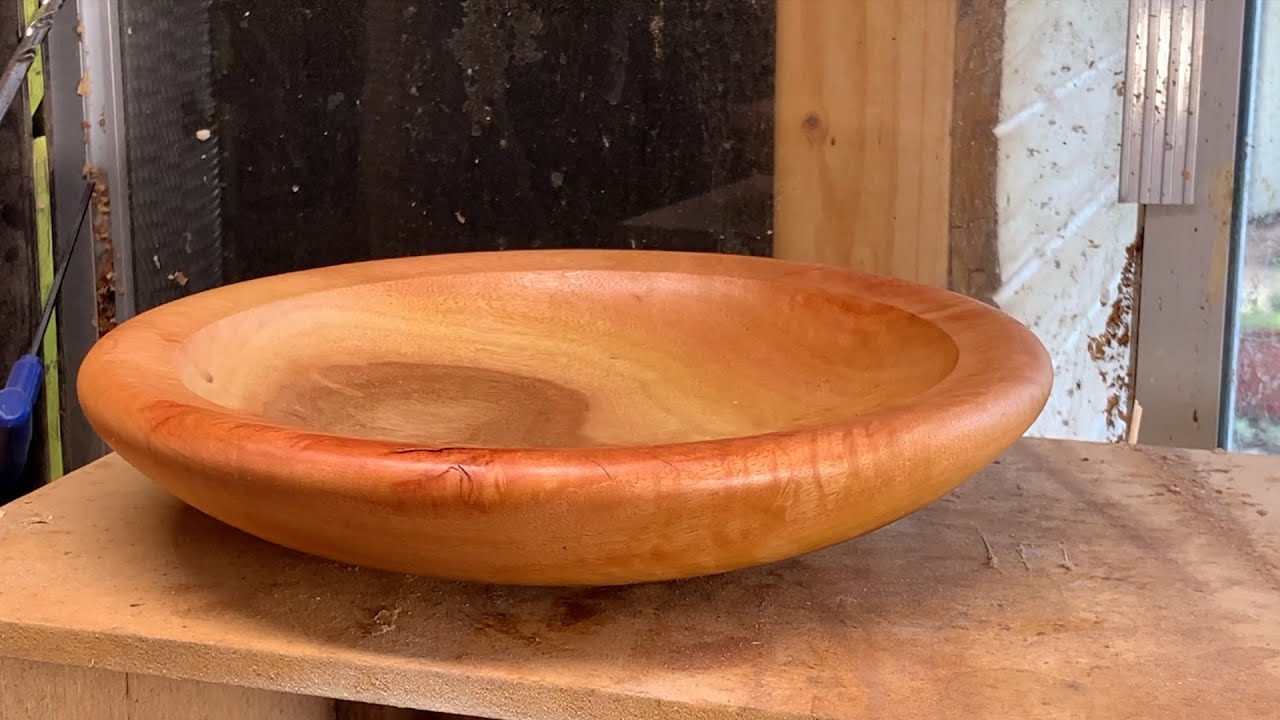 Richard Raffan turns a red ironbark tripod feelie dish.