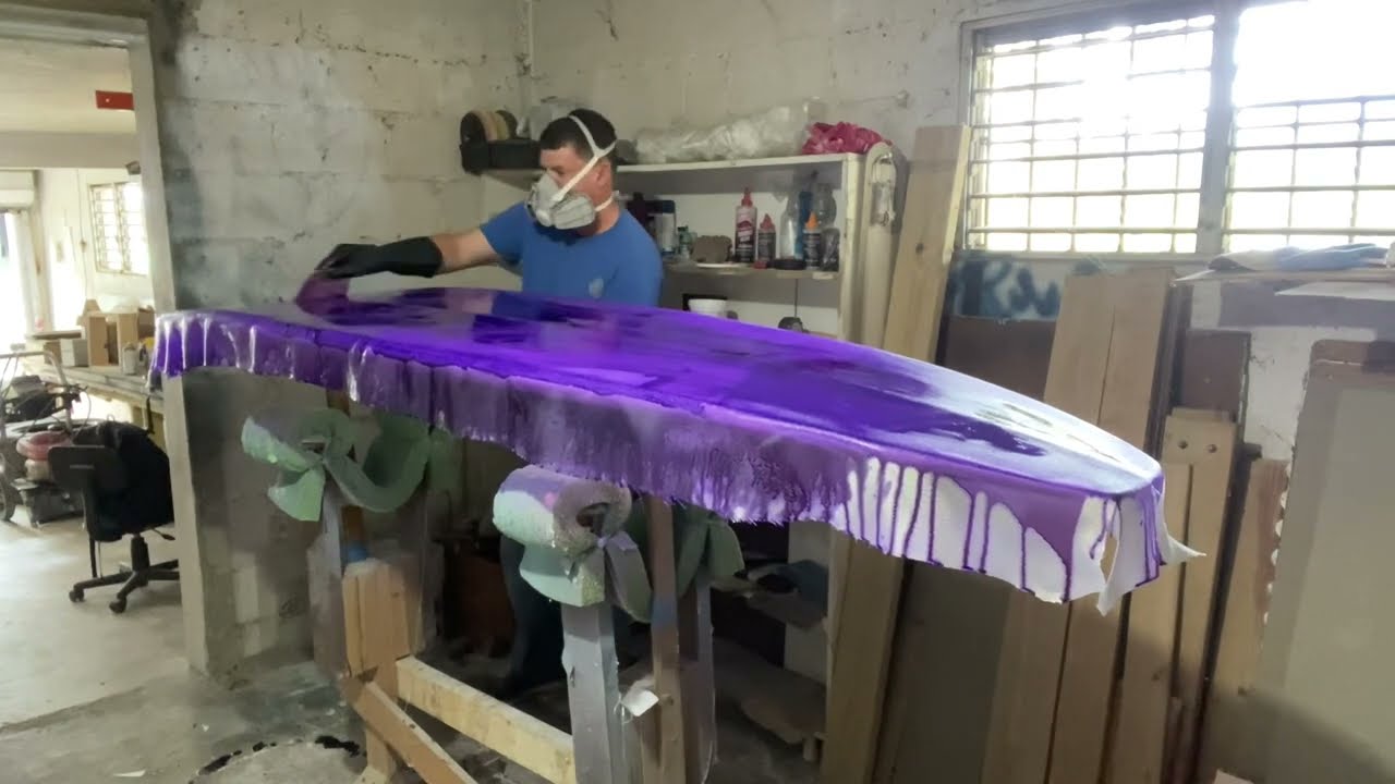 Shaping and glassing a surfboard - part 3: glassing the bottom