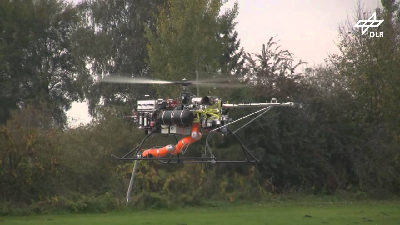 Mini helicopter with robotic arm / Mini Helikopter mit Roboterarm