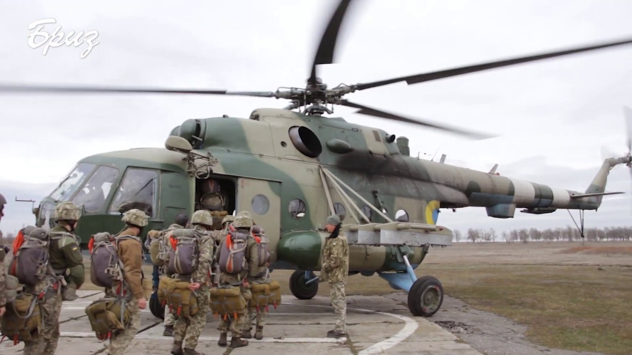 Здійснили стрибки з парашутом, евакуювали постраждалих та відпрацювали вправи на адаптері М-1.