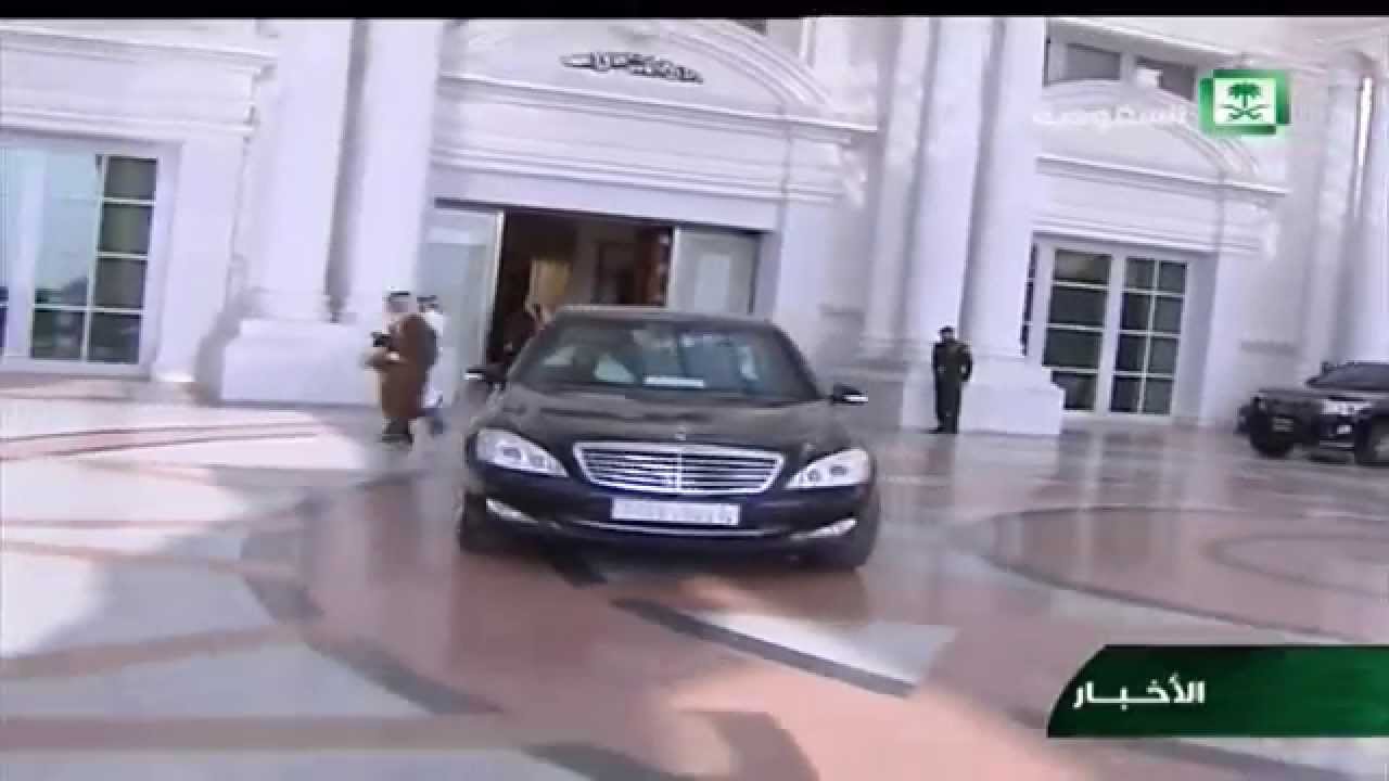 فريق الطيران الأمني بالحرس الملكي يرافق موكب خادم الحرمين إلى روضة خريم