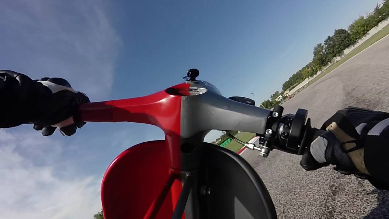 7 Minutes Vespa Racing Training Run & Race Italy 2016