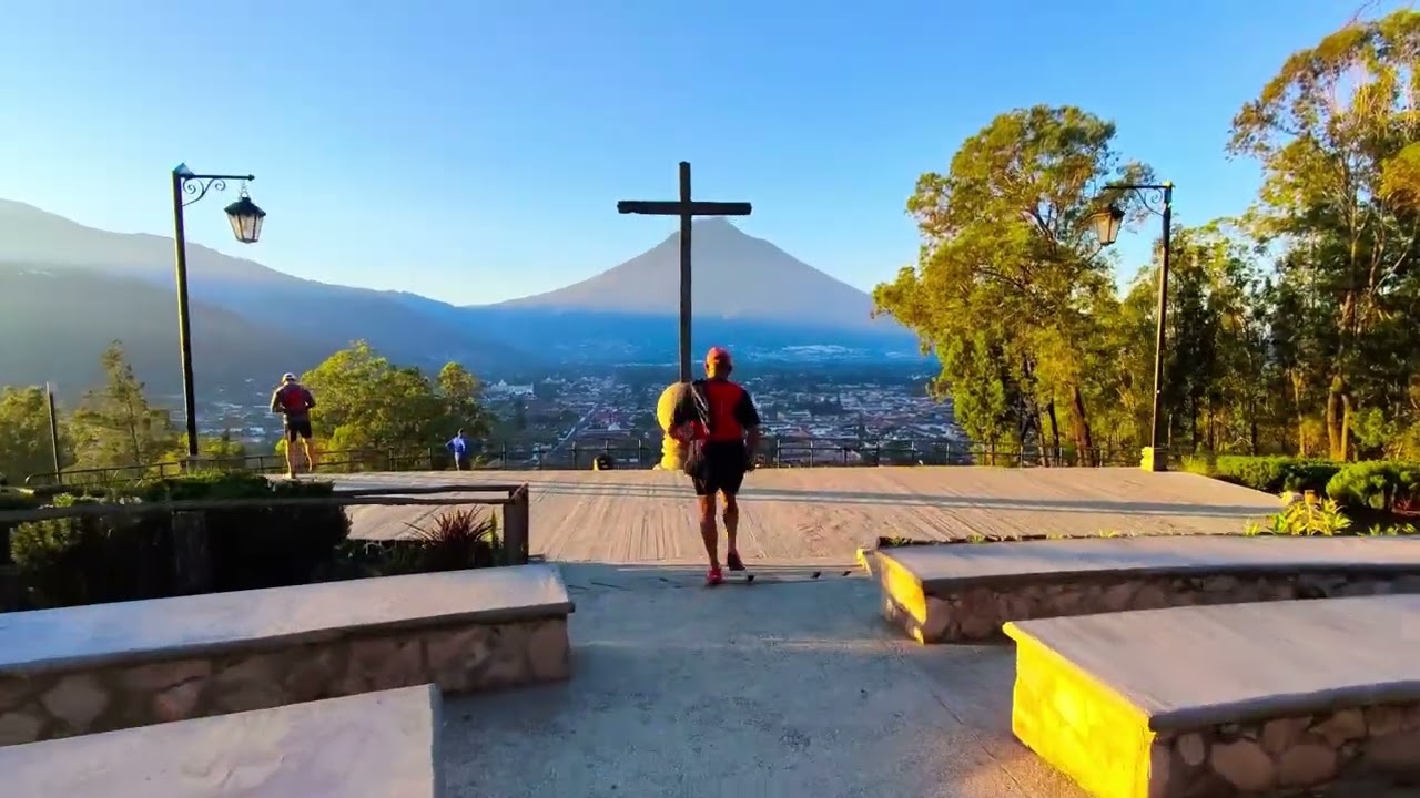 Running to Cerro de La Cruz - Antigua, Guatemala 