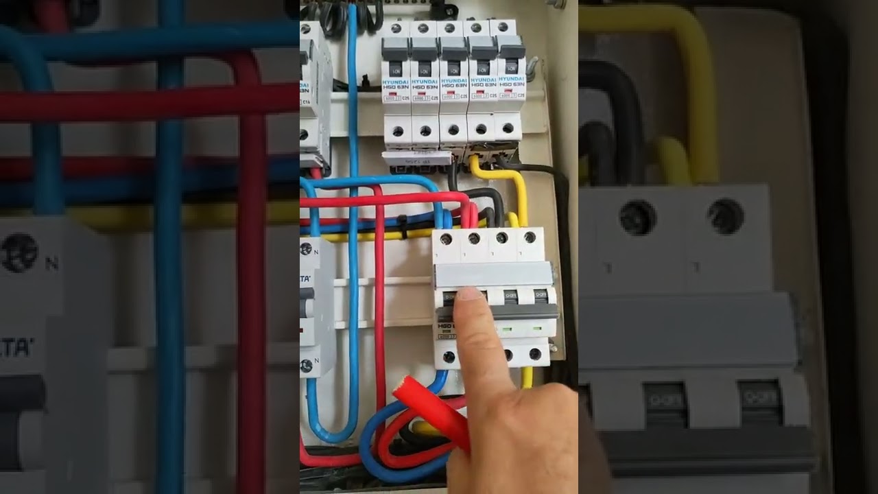 كهرباء المبتدئين ١٢_ربط جوزة الإرث لكج في البدي سيركت لحماية الاحمال الخفيفه والسخان