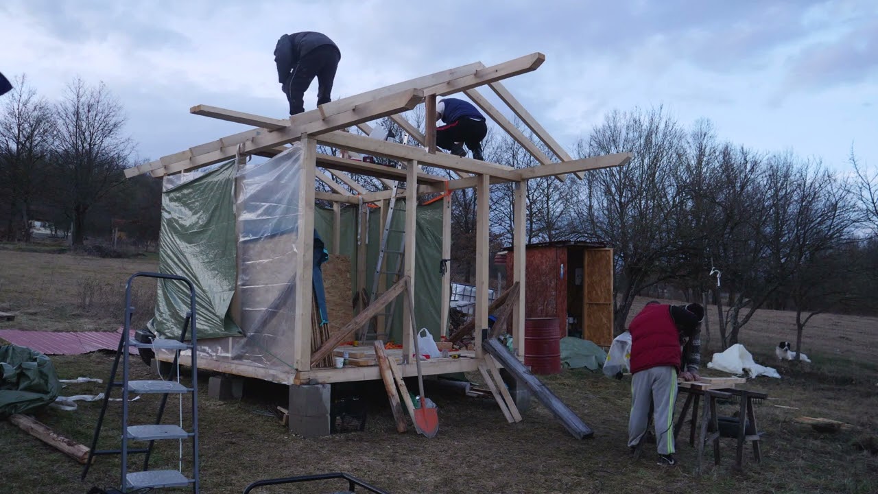 Am început să construiesc o căsuța off-grid!