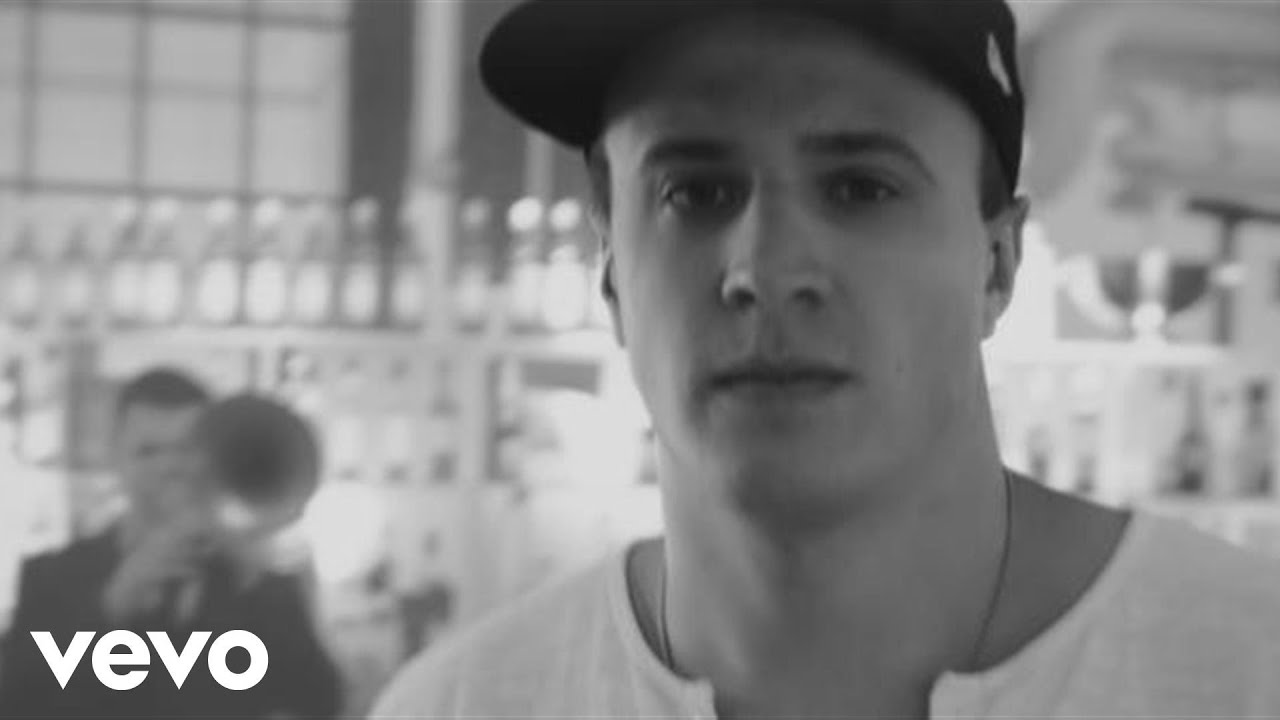 FRAUI - Er spielt, sie liebt (Videoclip)