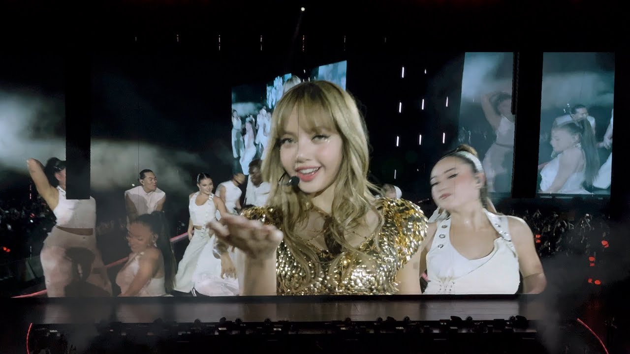'Thunder + When I’m With You + Rockstar' - LISA 【DEADLINE IN BANGKOK DAY 1】