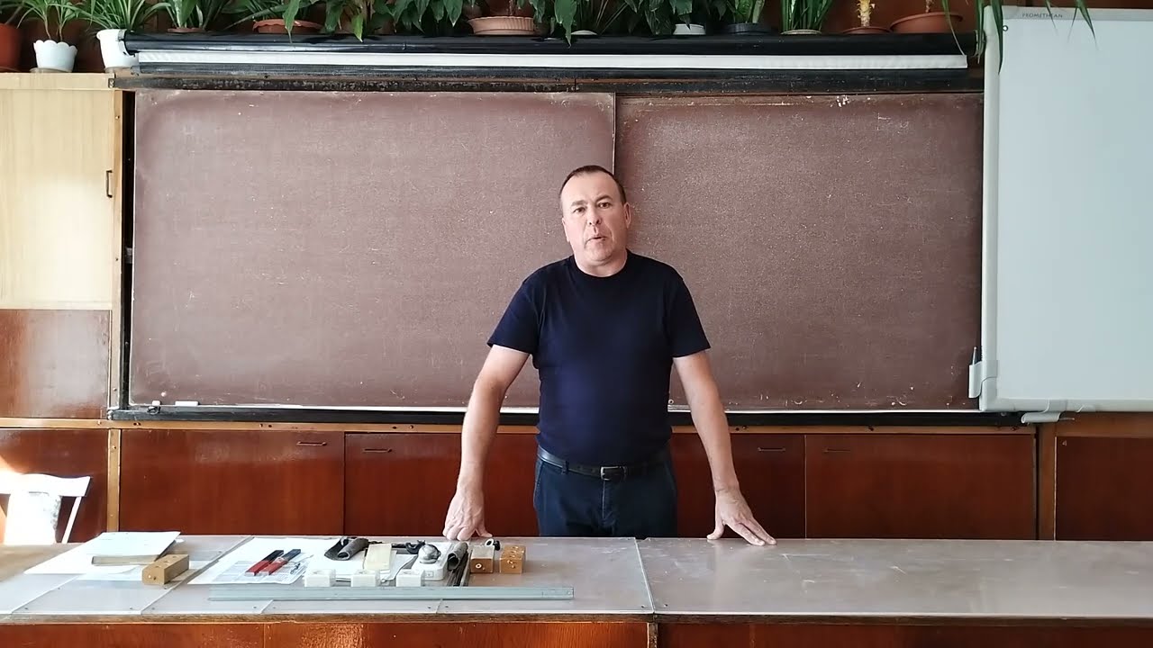 11 клас. Робота електричного поля по переміщенню зарядів. Електричний потенціал.
