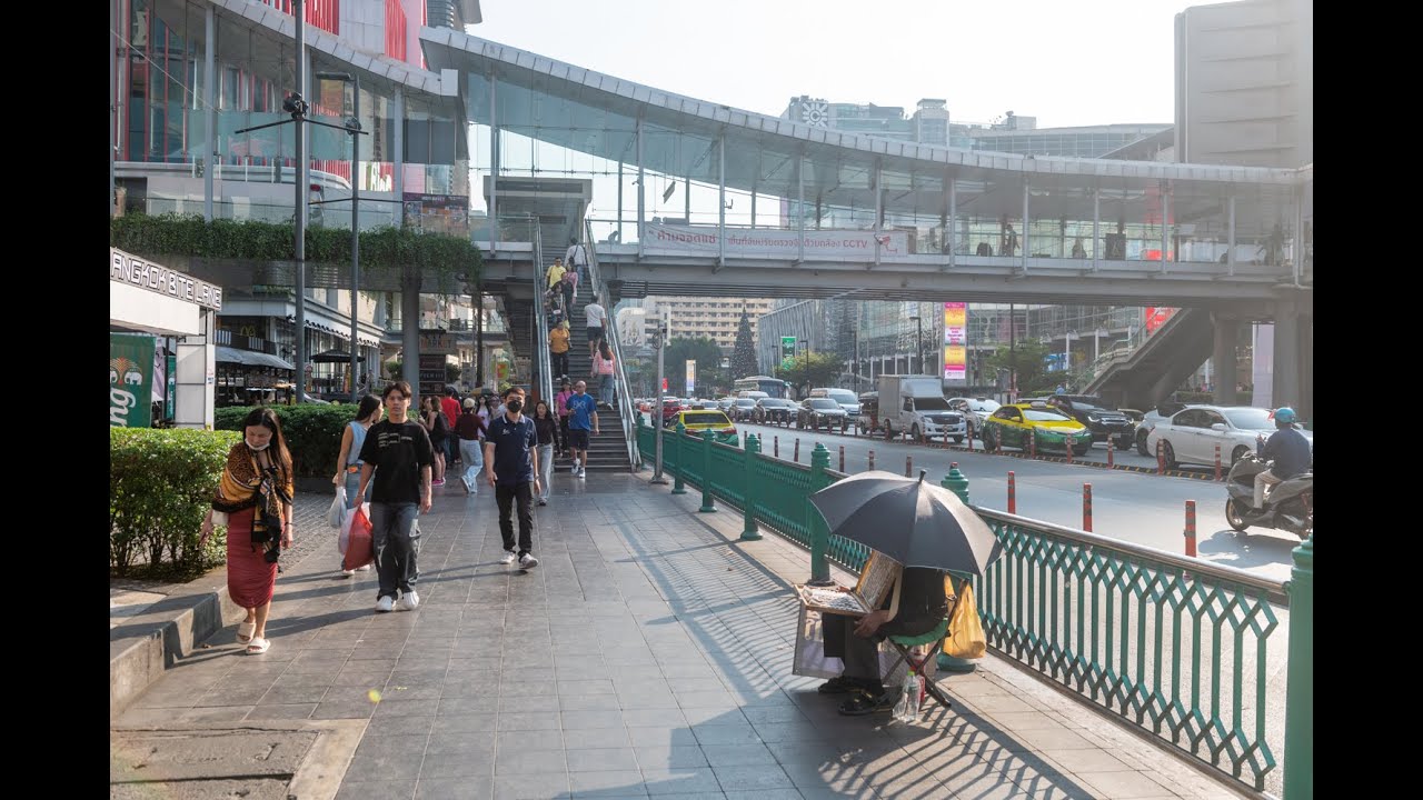 [4K] Bangkok busy streets and city life from Pratunam to BTS Chit Lom walking tour