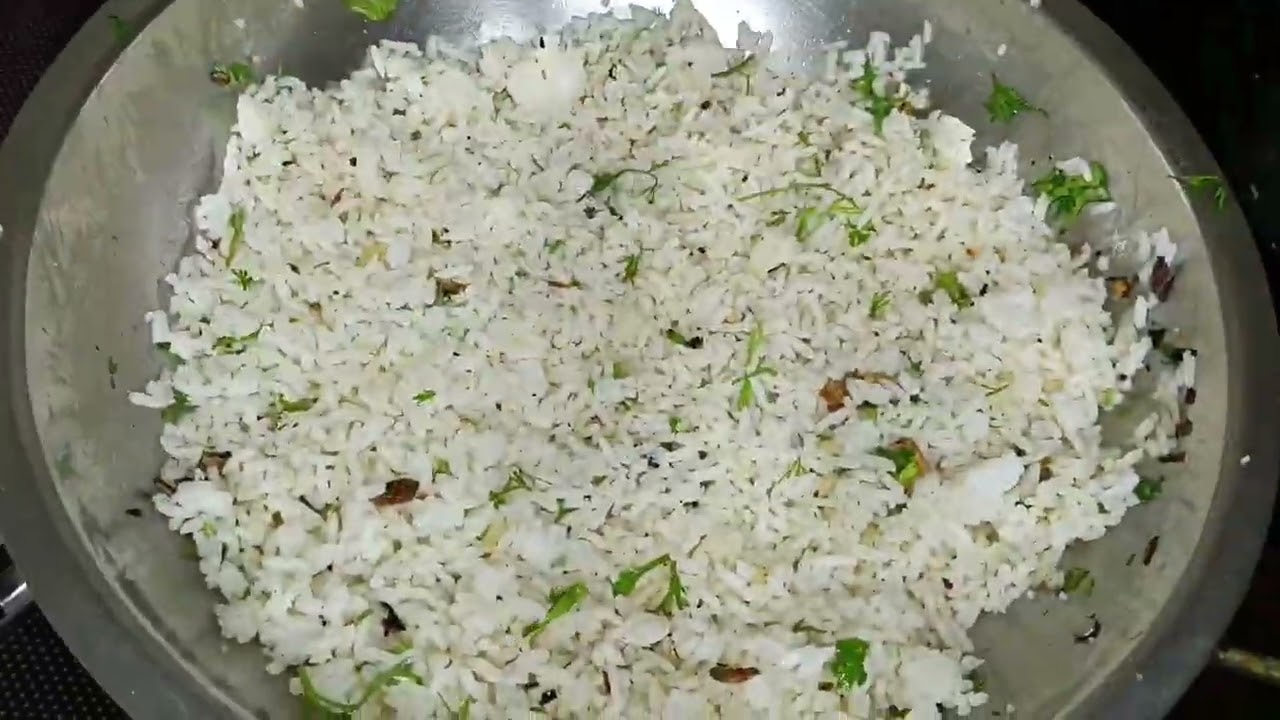 Garlic rice with cheese gravy 