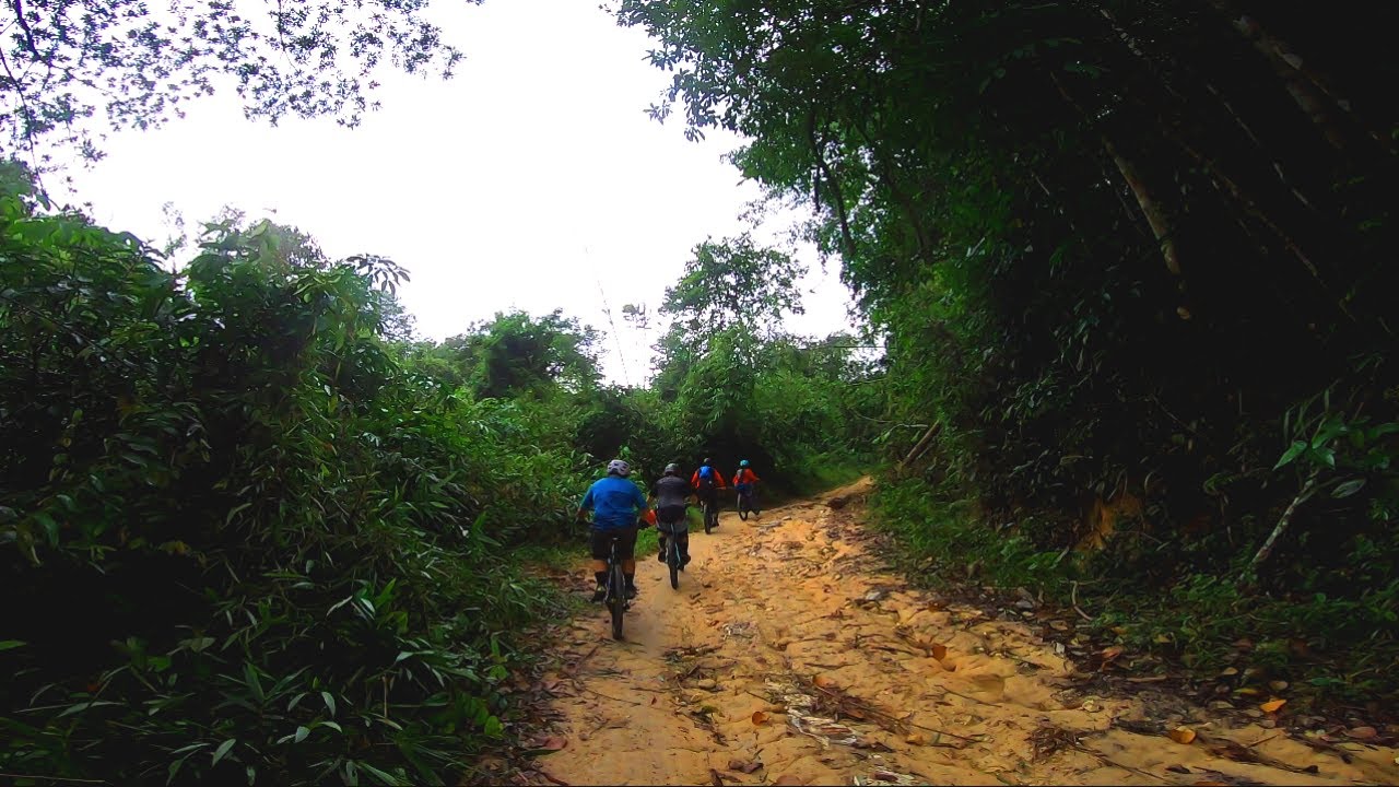 Kemensah - Mountain Biking Trails - Cloudy day and half dry trail