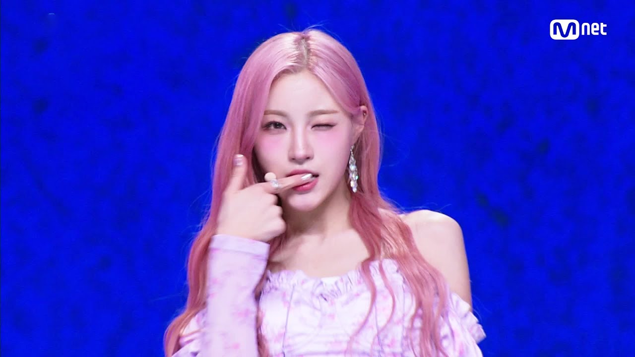 ICHILLIN' (아이칠린) - ON MY LIPS #엠카운트다운 EP.832 | Mnet 240307 방송