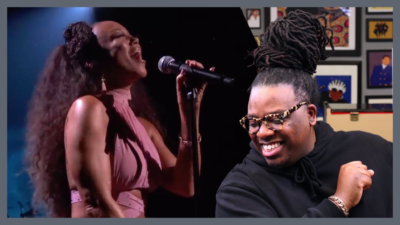 Преподаватель вокала анализирует Шанте Мур на церемонии вручения премии SOUL TRAIN AWARDS 2022