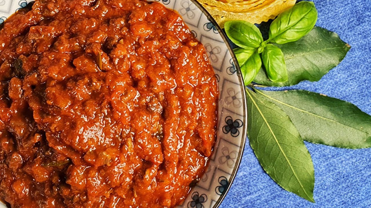 Rag&ugrave; di cinghiale, ricetta originale della nonna 👵 battuto al coltello.
