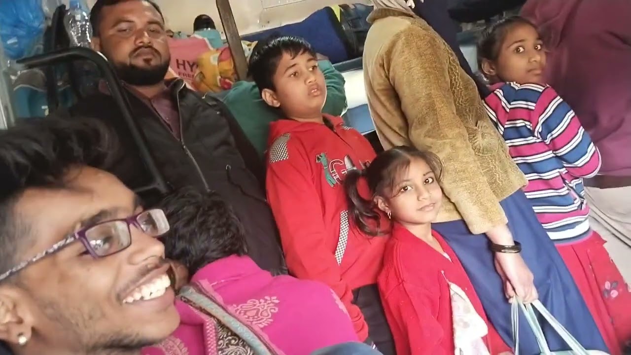 Mumbai To Basti Train Journey!! part 2.....