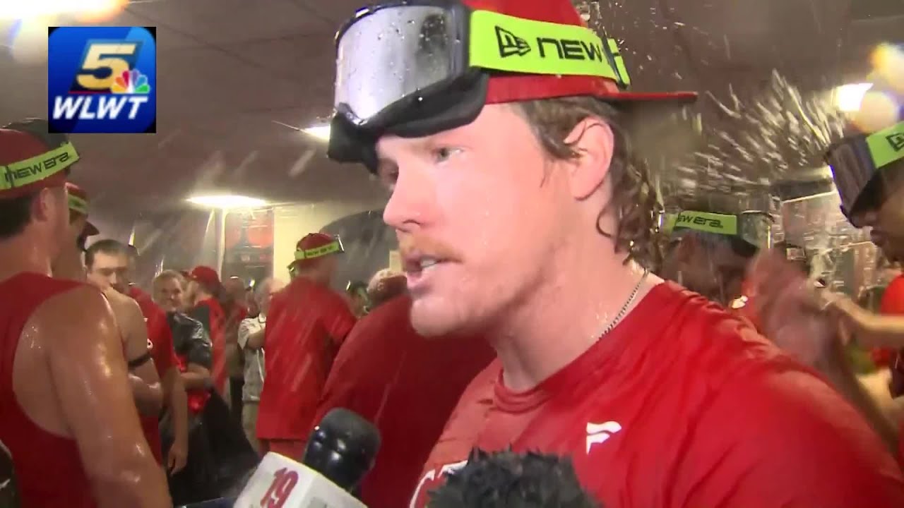 Cincinnati Reds players celebrate clinching playoff spot