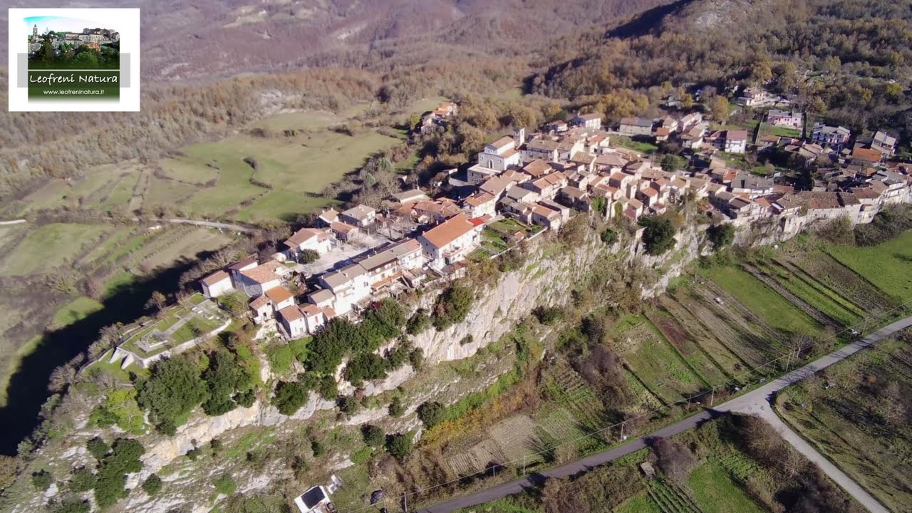 lo sperone roccioso su cui sorge il centro storico di Pescorocchiano