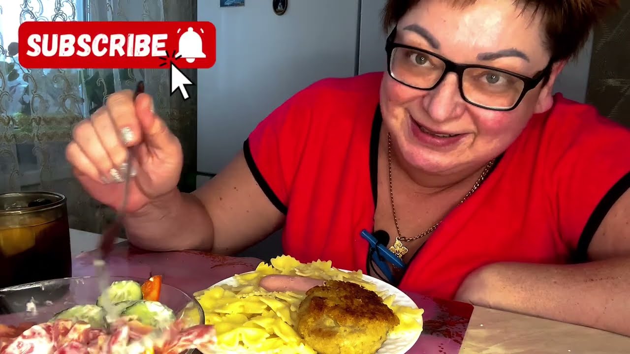 МУКБАНГ/котлета и салат/Mukbang