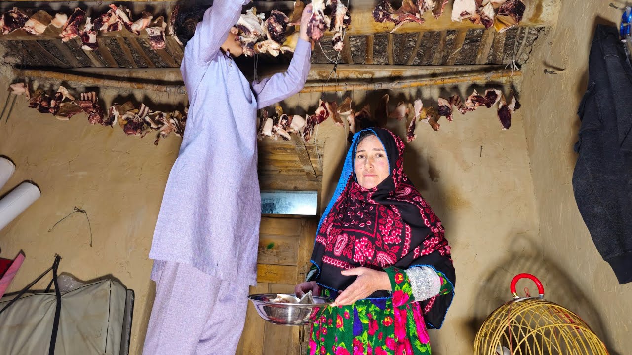 در انتظار پدر بودیم 🤔برای اولین بار قدید را پختیم واقعا خوش-مزه بود 😋