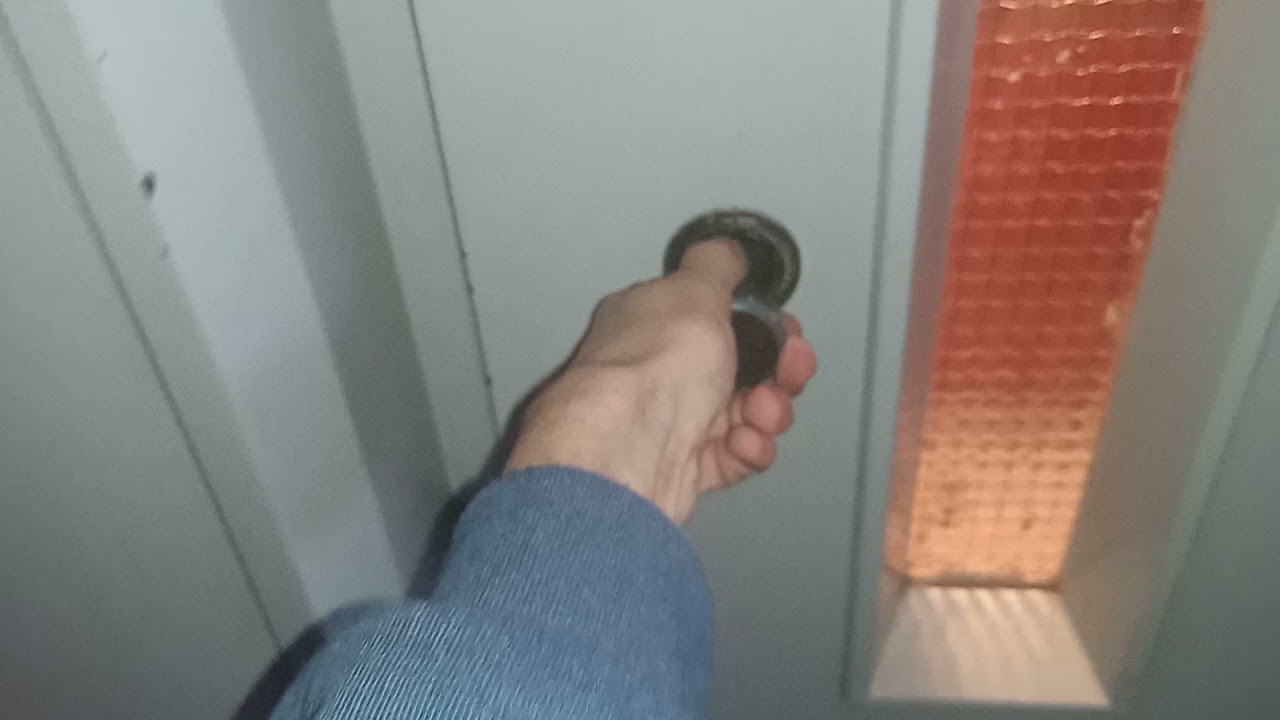 Ασανσέρ σε φροντιστήριο, στον Πειραιά