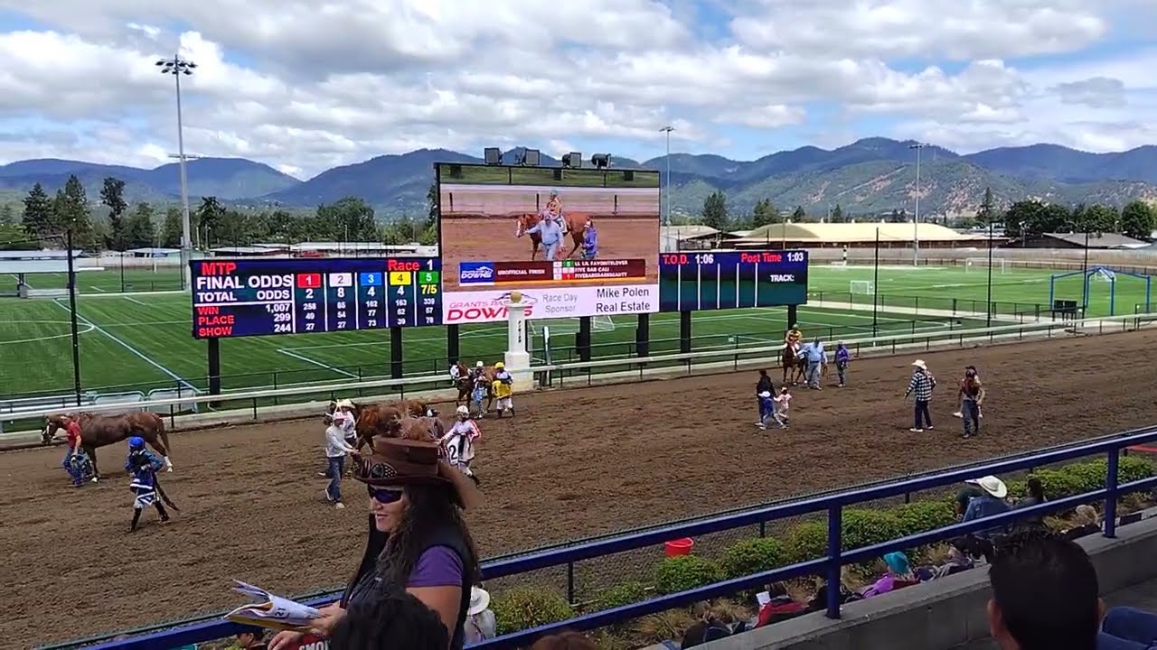 2025年6月22日。Grants Pass Downs競馬場第1レース。勝馬：Ll Lil Favoritelover
