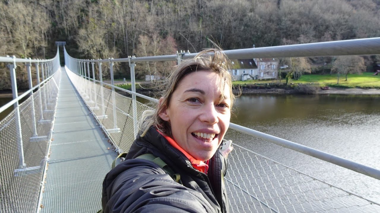 Rando au barrage du lac d'Eguzon, passerelle himalayenne, cascade et rocher de la fileuse