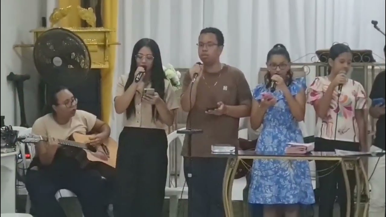 Adoração dos jovens da Betel na igreja Arca do Concerto.