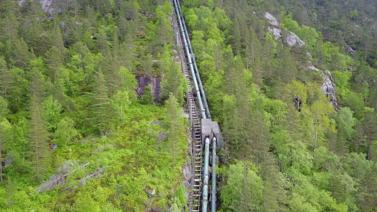 Fl&oslash;rli stairs