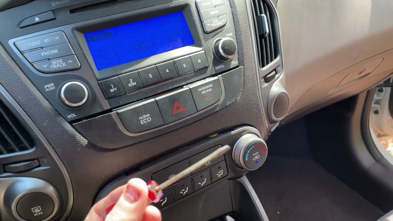 2015 Hyundai Tucson How to remove Climate control panel