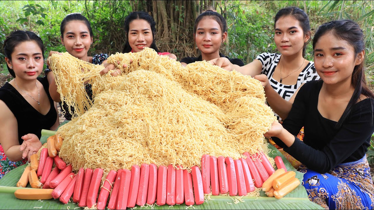 130 packet noodles stir-fry with hot dog recipe in my village - Amazing video