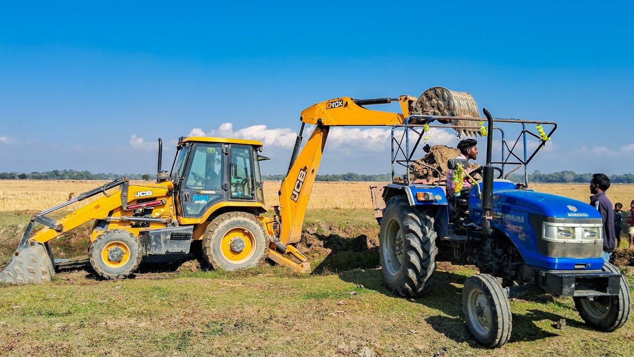 JCB 4DX Eco Xpert Loading Mud In Sonalika DI-47 Tractor And Mahindra 575 DI Tractor, Tractor Tractor