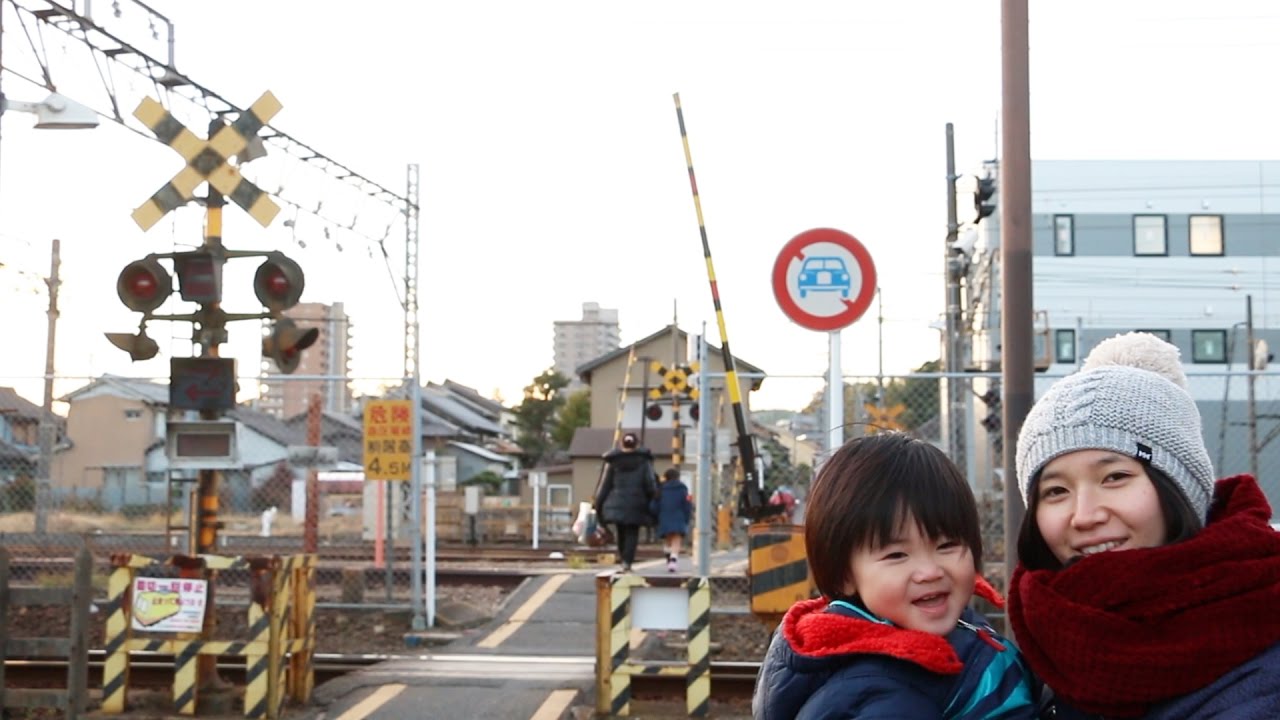 日本で唯一３種類の線路幅が並ぶ踏切