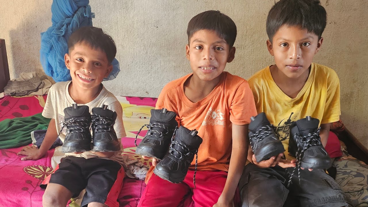 Tienen muchas ganas de estudiar, pero NO TENÍAN ZAPATOS