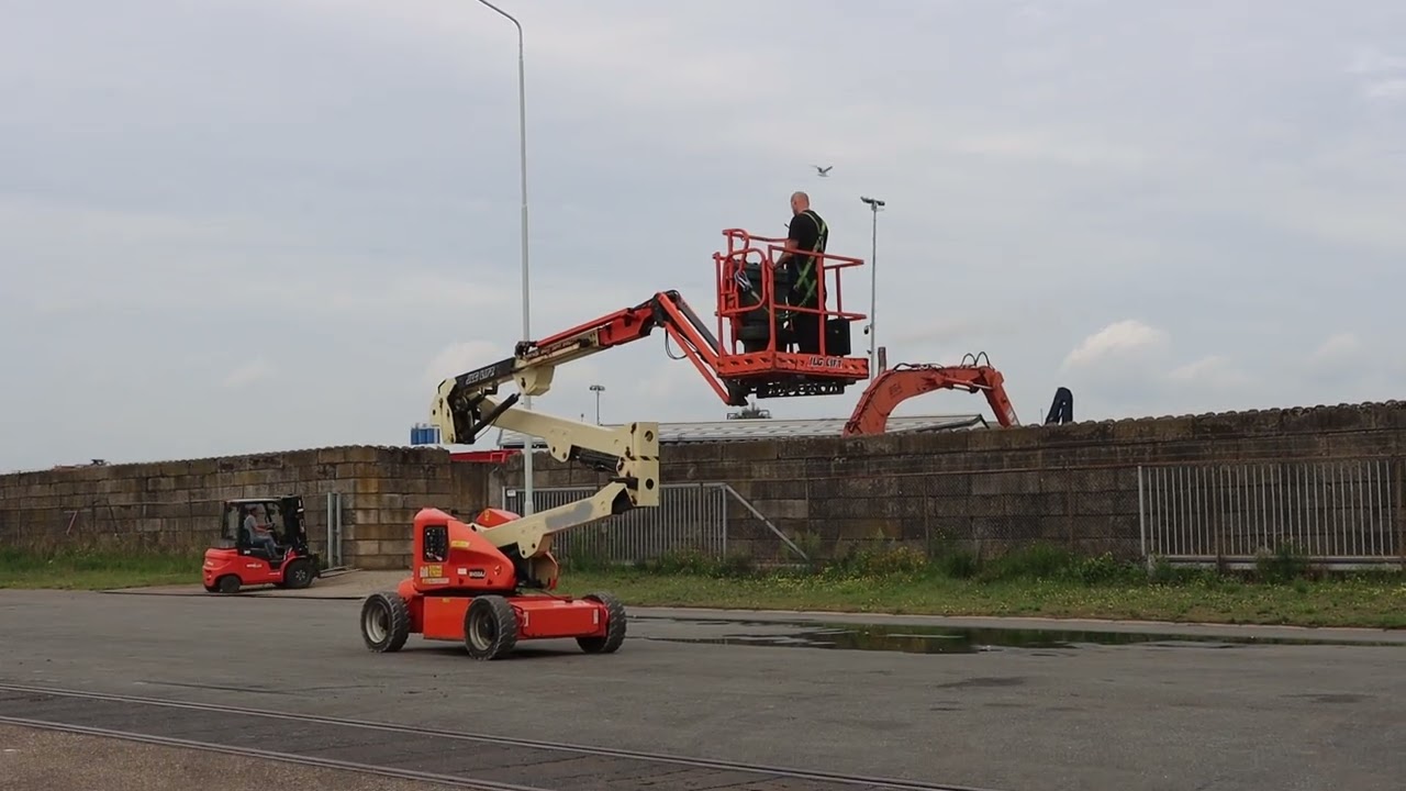 DK96 JLG M450AJ; year 2015