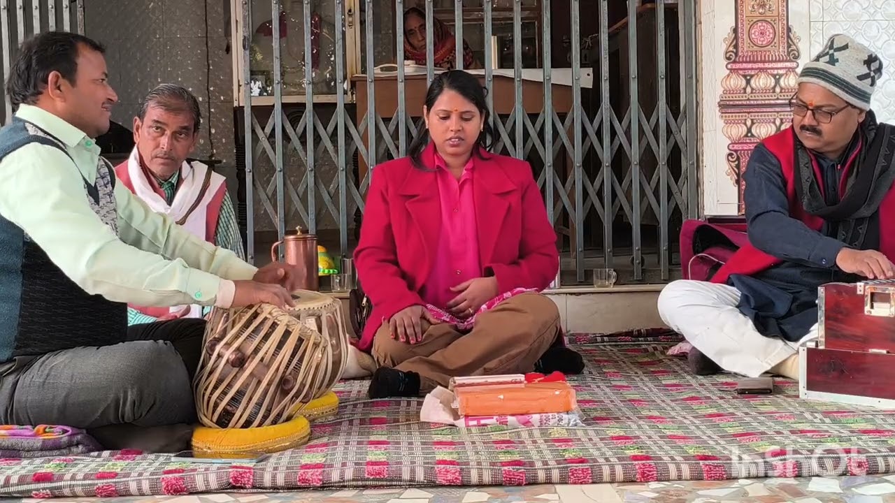 १५६५)बैठकी में #सरस्वती वंदना | पतीया में लिखतानी |गायिका #रेणुराज तबला #मिथिलेशजी #दीनबंधुजी१२.१.२६