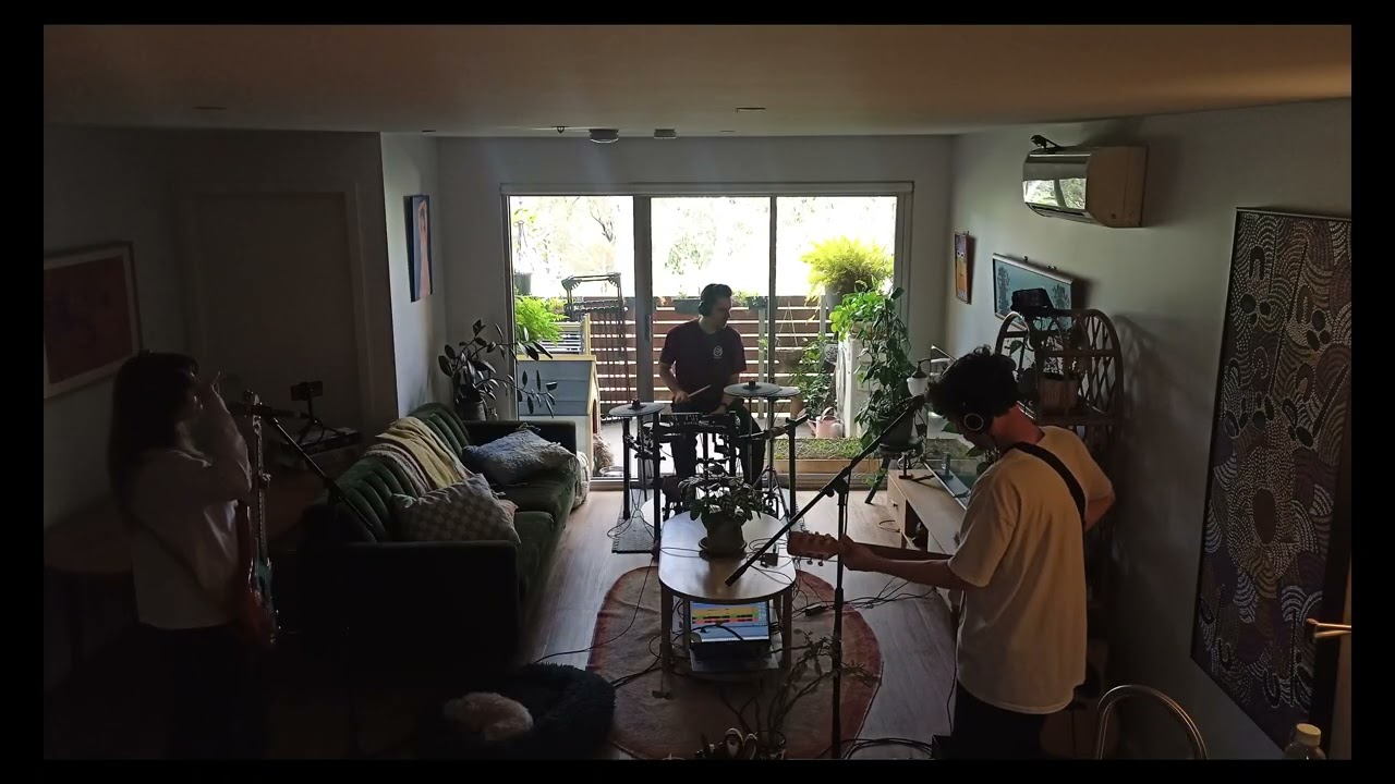 snug. - 'little things' - live in the living room session