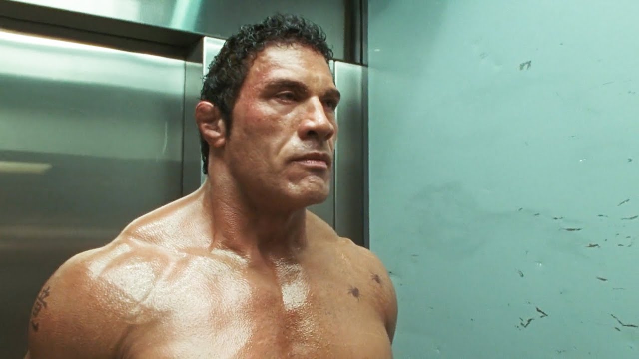 A legendary fighter hits rock bottom in addiction until a girl changes his life and makes him a star