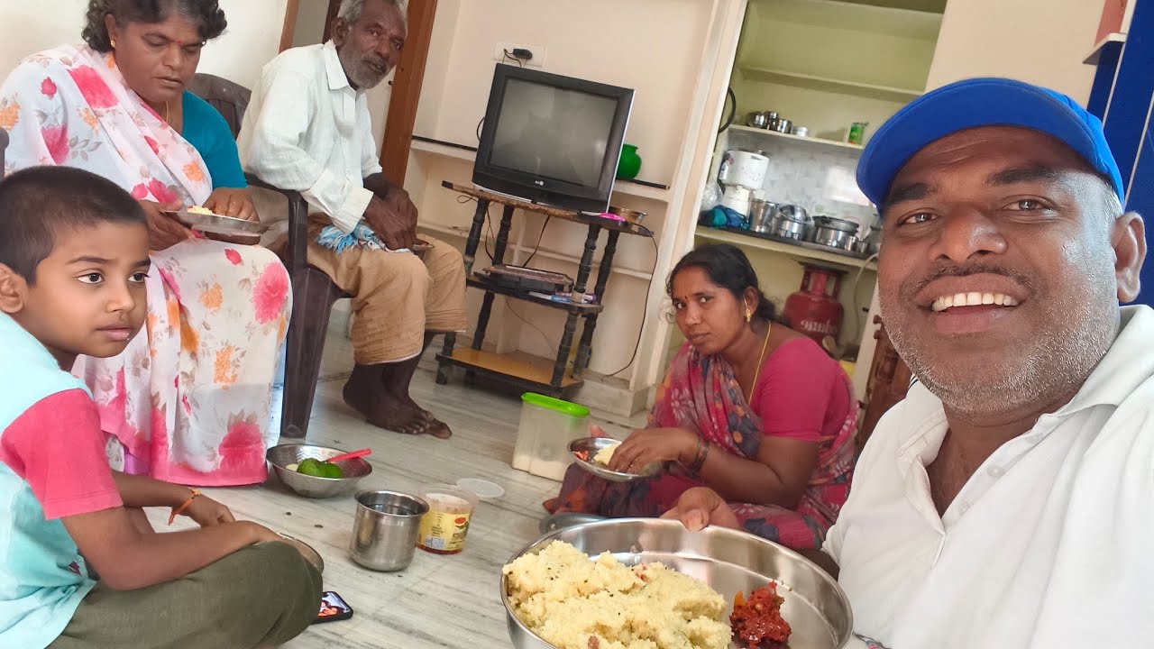 పొద్దు పొద్దున్నే ఈరోజు మా ఇంట్లో టిఫిన్ | అందరూ కలిసి కూర్చొని తింటాం | Eating Food Gunti Nagaraju