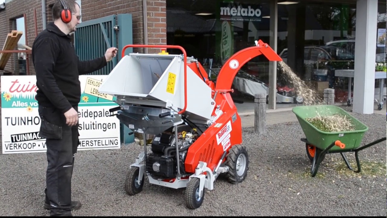 Demonstratie van een Bugnot houthakselaar