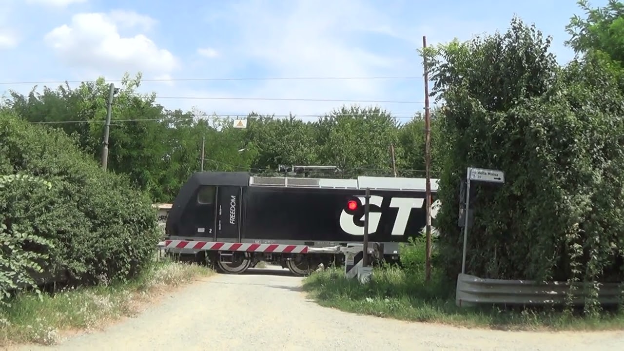 Passaggio a livello di Via della Moisa (linea Alessandria - Ovada) - Alessandria / Level Crossing