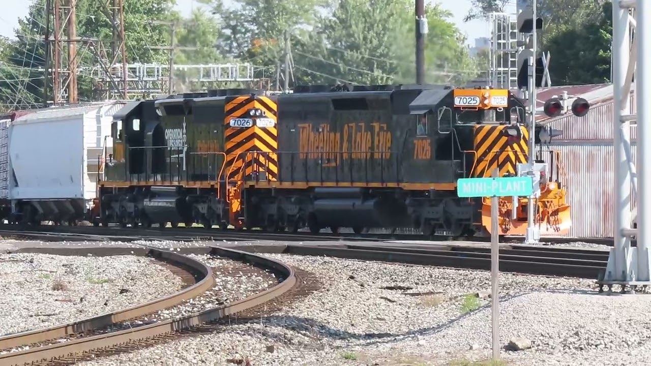 Wheeling & Lake Erie Mix freight train in Bellevue, Ohio on October 6, 2024