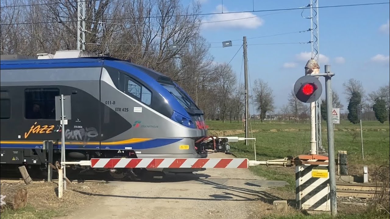 Passaggio a livello // Level crossing // (Cavaglià)